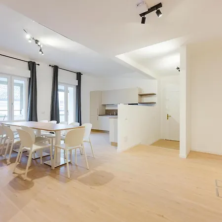 7 Per Gruppi E Viaggiatori - Stazione