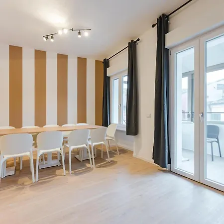 7 Per Gruppi E Viaggiatori - Stazione